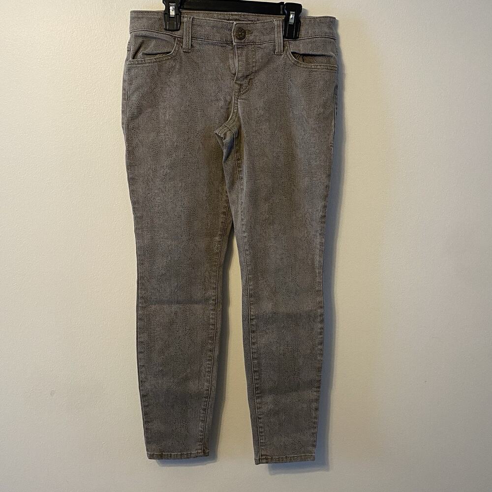 Level 99/ Low-Rise Jegging/ Gray/ Snake Print Women Size 27￼
